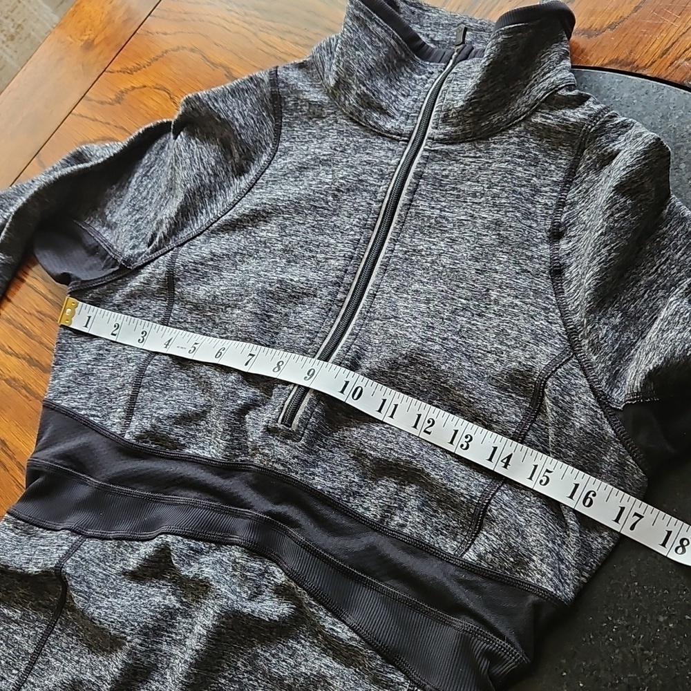 Lululemon Full Tilt Half Zip Pullover Size 8 - Picture 13 of 16